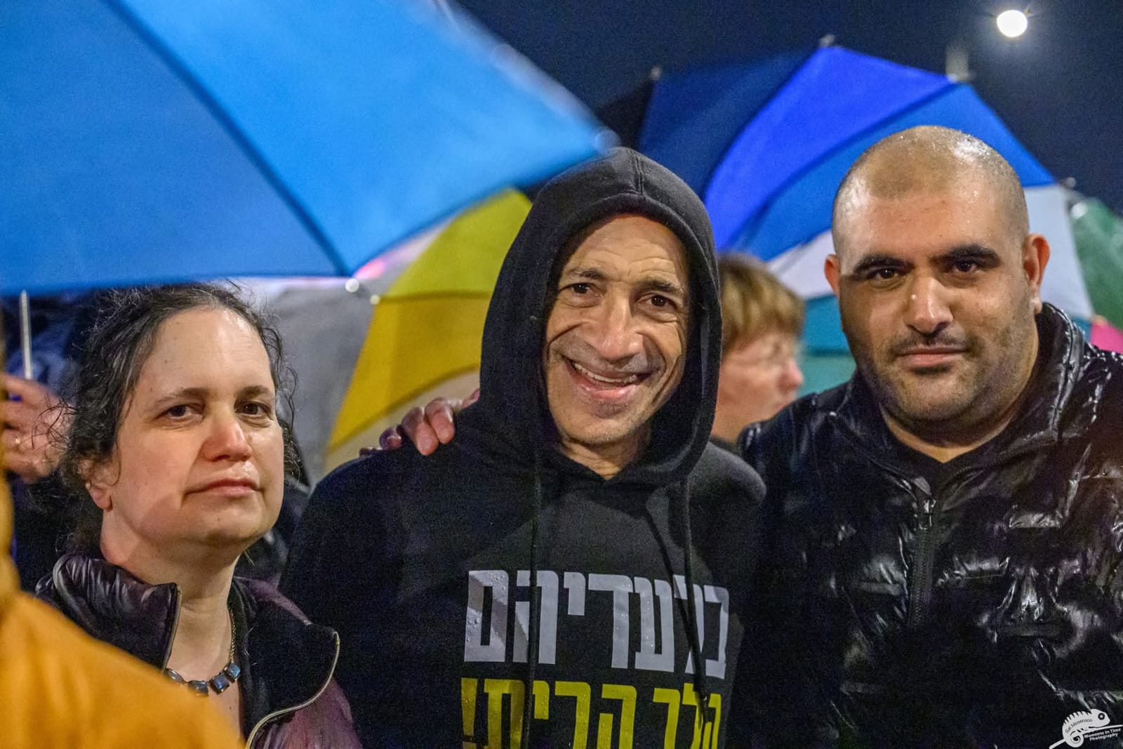גאלב במחאה בגשם